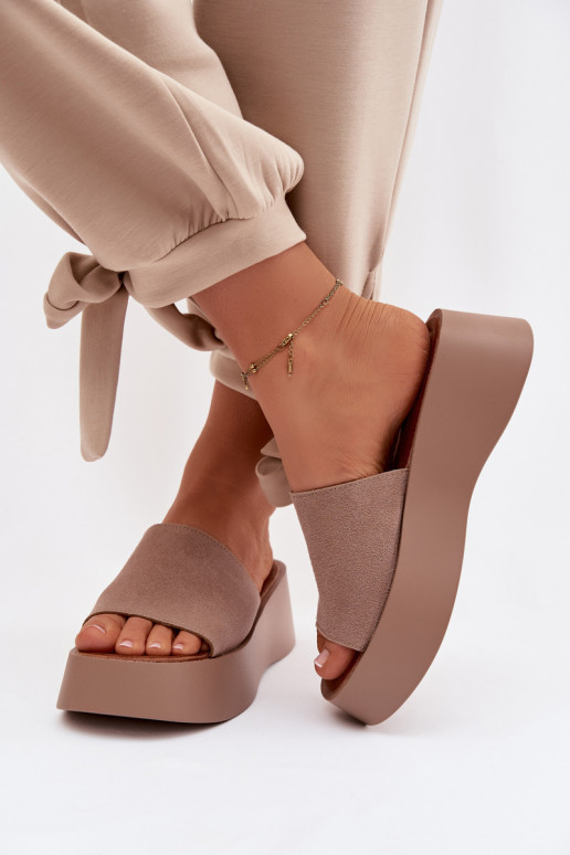 Pantofole da donna con una piattaforma beige Liorisse