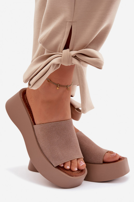 Pantofole da donna con una piattaforma beige Liorisse