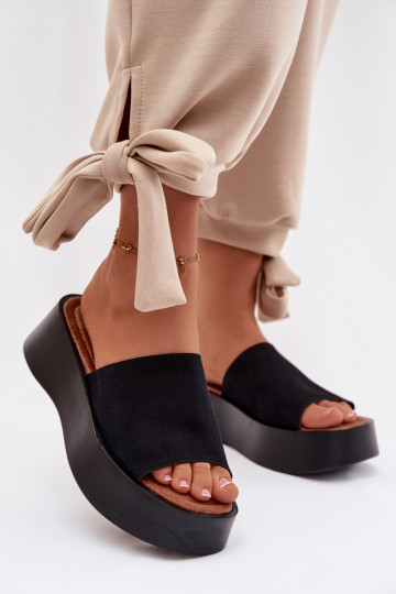 Pantofole da donna con platform color nero Liorisse