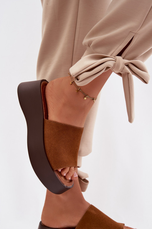 Pantofole da donna con una piattaforma colore marrone Liorisse