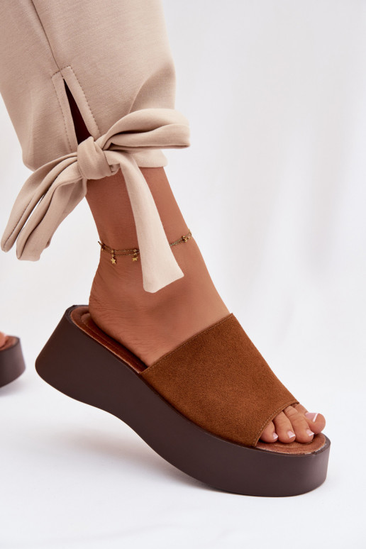 Pantofole da donna con una piattaforma colore marrone Liorisse