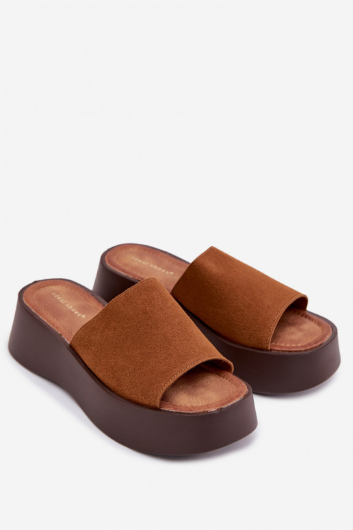 Pantofole da donna con una piattaforma colore marrone Liorisse