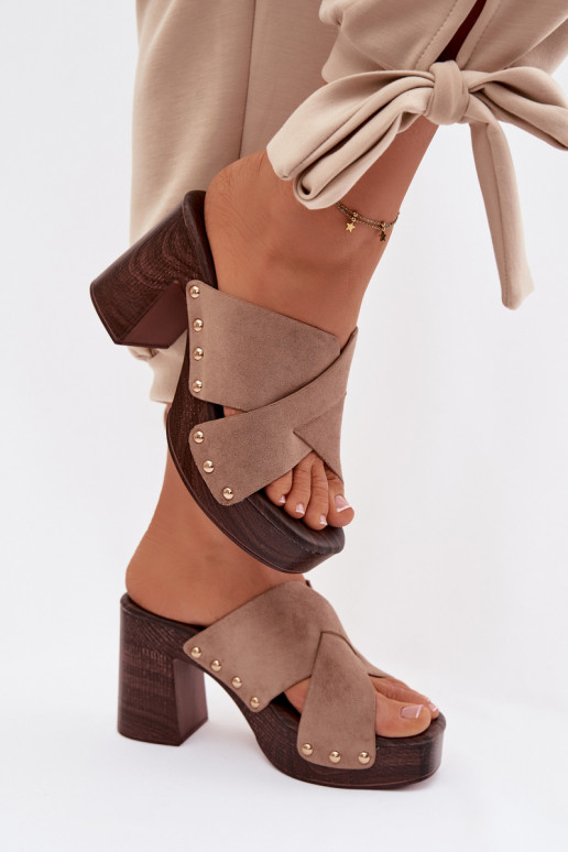 Pantofole da donna con i tacchi Ze colore doratomi Borchie beige Nerelle