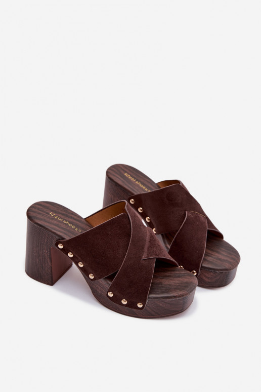 Pantofole da donna con i tacchi Ze colore doratomi Borchie CzekoladoAe Nerelle