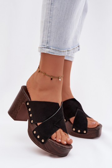 Pantofole da donna con tacco e borchie dorate color nero Nerelle 2