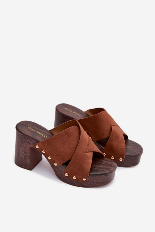 Pantofole da donna con i tacchi Ze colore doratomi Borchie colore marrone Nerelle