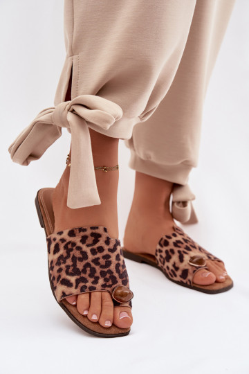 Pantofole piatte da donna con dettagli decorativi in suede sintetico con motivo leopardato Selavine