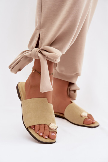 Pantofole piatte da donna con dettagli decorativi in suede sintetico color giallo Selavine