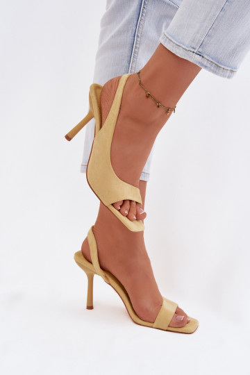 Sandali con tacco sottile in suede giallo Calvoria