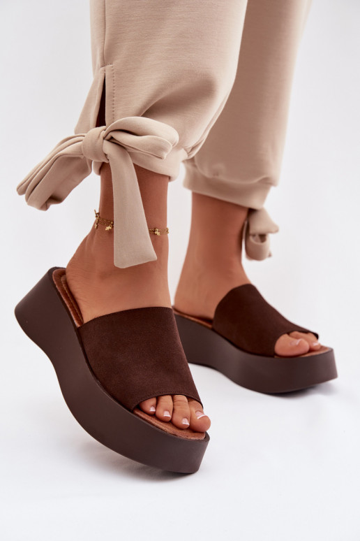 Pantofole da donna con una piattaforma CzekoladoAe Liorisse