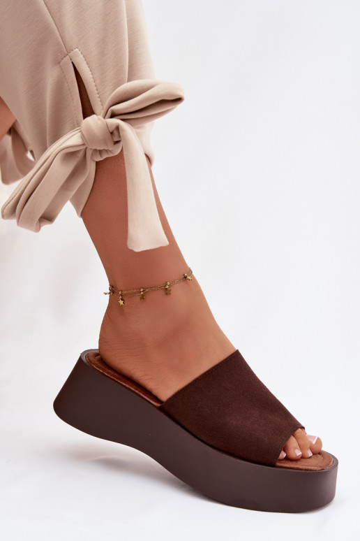 Pantofole da donna con una piattaforma CzekoladoAe Liorisse