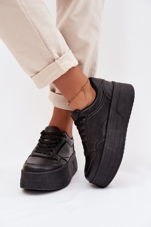 Scarpe modello sneakers Femminile con una piattaforma colore nero Feressa