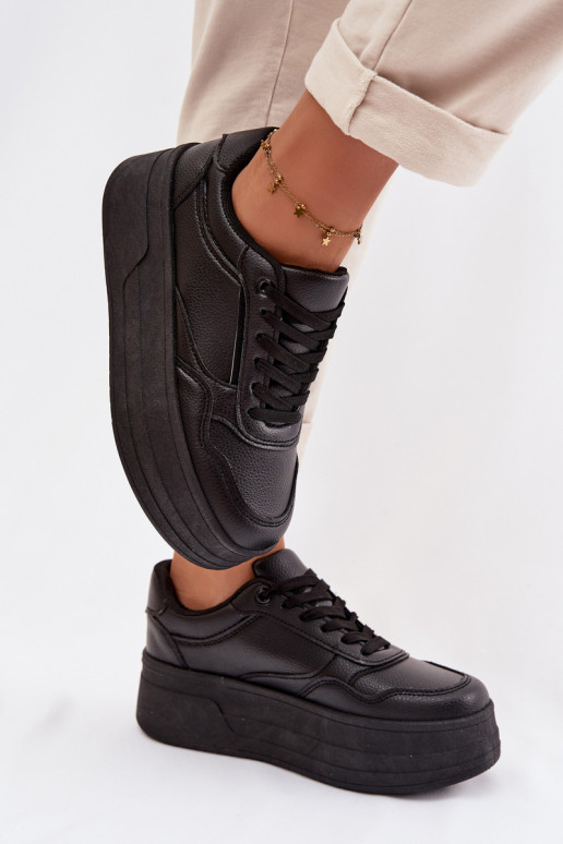 Scarpe modello sneakers Femminile con una piattaforma colore nero Feressa