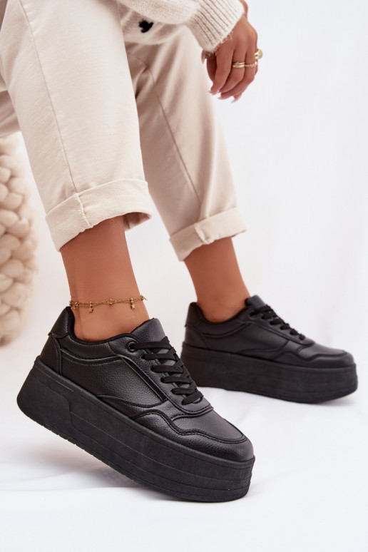 Scarpe modello sneakers Femminile con una piattaforma colore nero Feressa