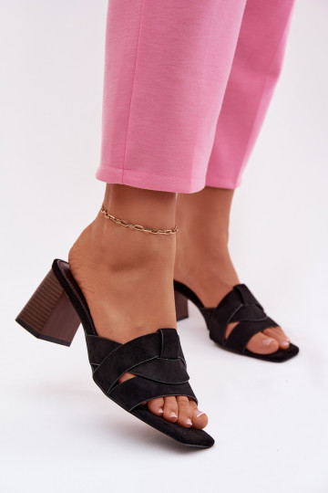 Pantofole da donna con tacco e fasce in suede sintetico, color nero, Corivelle