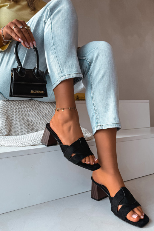 Pantofole da donna con tacco e fasce in suede sintetico, color nero, Corivelle