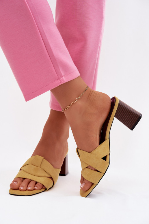 Ciabatte donna con tacco e cinturini in camoscio giallo Corivelle