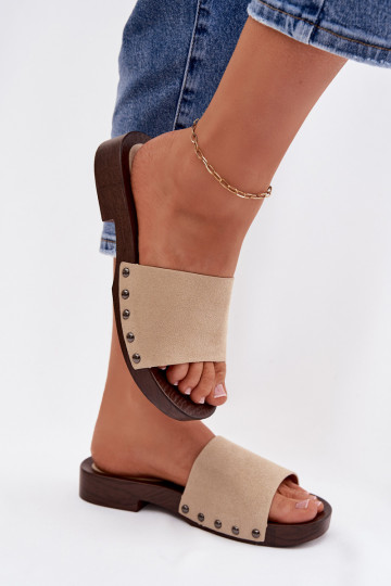 Pantofole da donna con borchie e tacco largo, colore sabbia Amelvessa