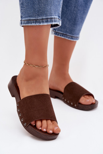 Pantofole da donna con rivetti con tacchi larghi CzekoladoAe Amelvessa