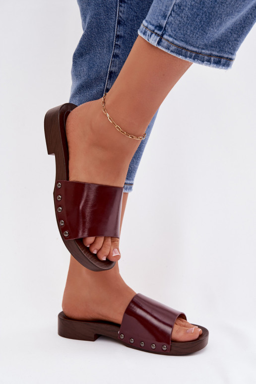 Pantofole da donna con rivetti con tacchi larghi Borgogna Brinalle