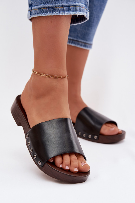 Pantofole da donna con rivetti con tacchi larghi colore nero Brinalle