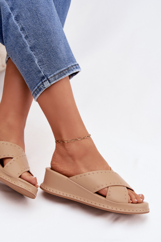 Decorato Pantofole da donna Su un cuneo in ecopelle beige Calorissa