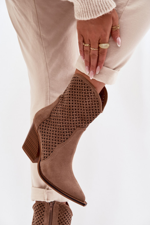 con elementi traforati Stivali da donna beige Rivorina