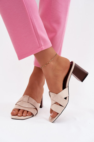 Ciabatte da donna con tacco e cinturini in camoscio sintetico color sabbia Corivelle 2