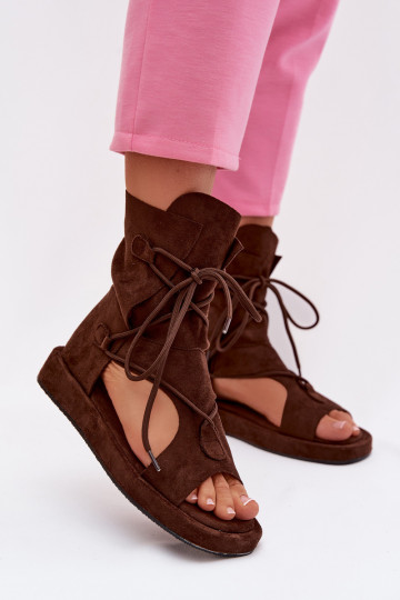 Sandali da donna in camoscio sintetico con gambaletto e lacci color cioccolato Ferlisse
