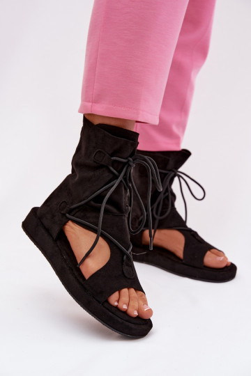 Sandali da donna in camoscio sintetico con gambaletto e lacci color nero Ferlisse 2