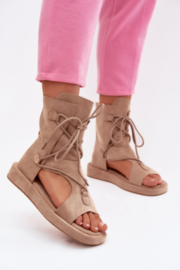 Sandali da donna in camoscio sintetico con gambaletto e lacci color sabbia Ferlisse