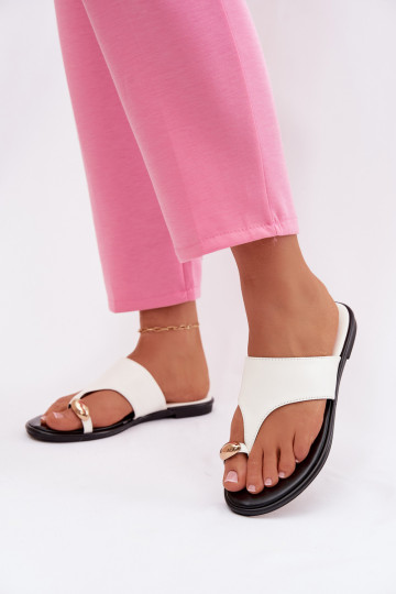 Ciabatte piatte da donna in pelle sintetica con dettagli dorati color bianco Lavessa 2