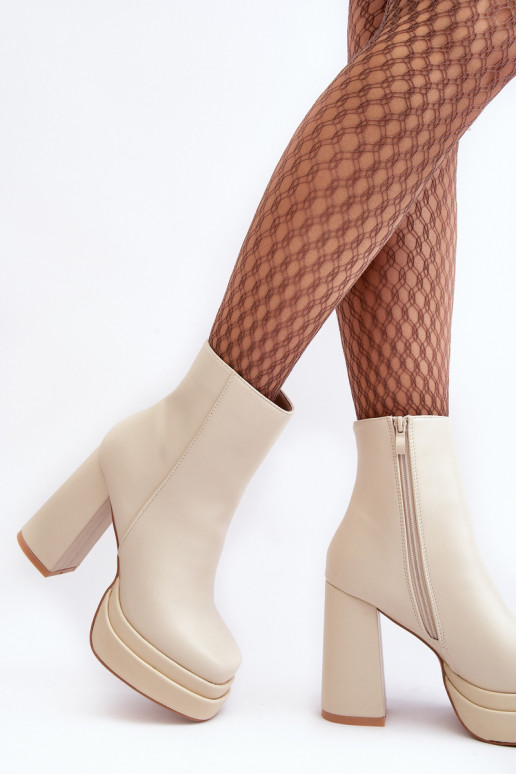 Femminile Stivali In un posto alto e piattaforma colore avorio Sandstra