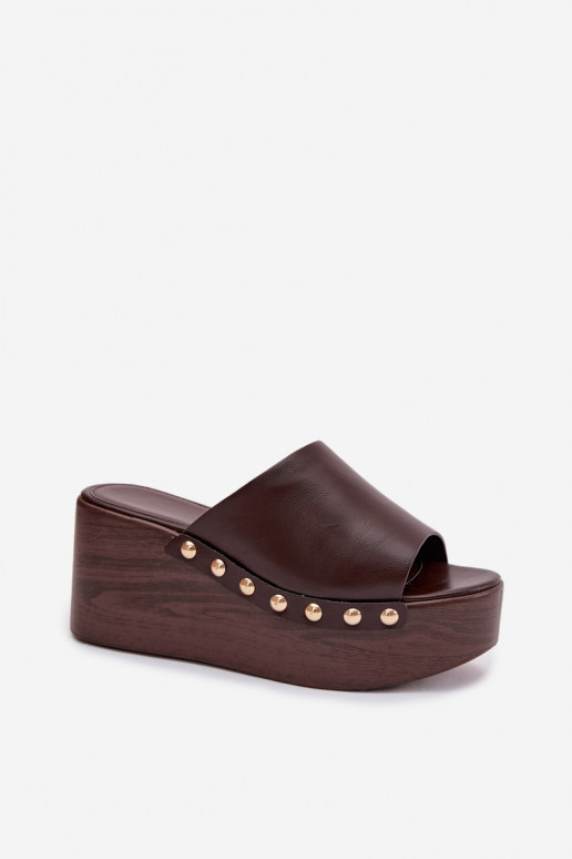 Pantofole da donna Su un cuneo e piattaforma Ze colore doratomi Borchie CzekoladoAe Farinelle