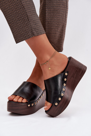 Pantofole da donna Su un cuneo e piattaforma Ze colore doratomi Borchie colore nero Farinelle