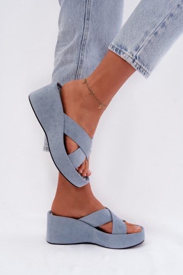 Pantofole da donna Su un cuneoin ecopelle scamosciatau colore blu Calorine