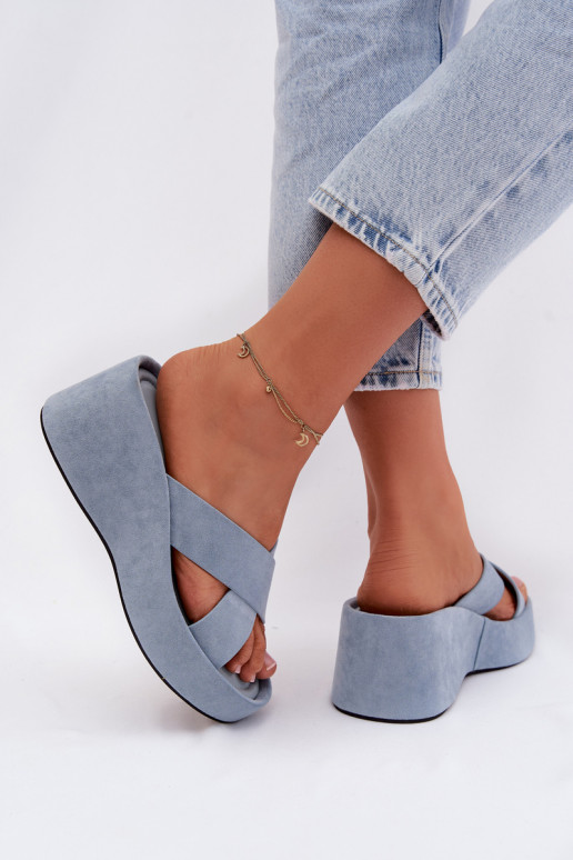 Pantofole da donna Su un cuneoin ecopelle scamosciatau colore blu Calorine