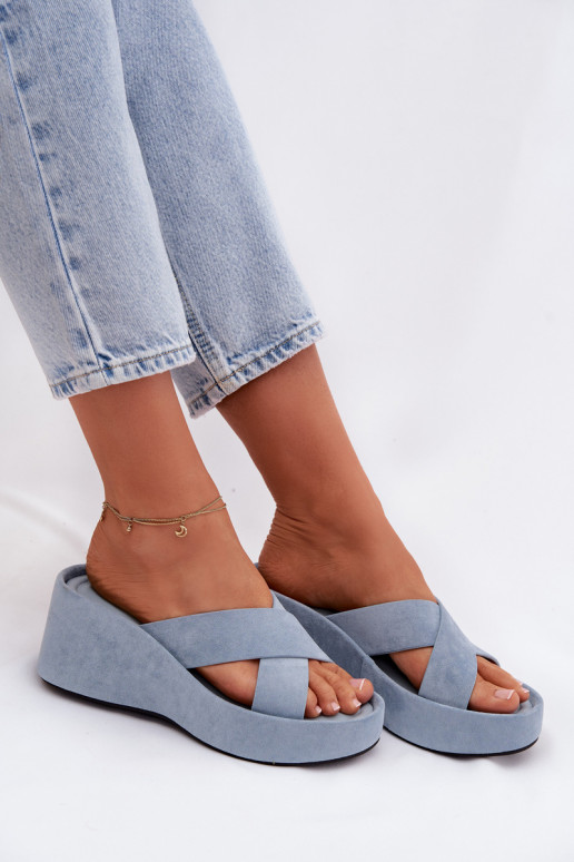 Pantofole da donna Su un cuneoin ecopelle scamosciatau colore blu Calorine