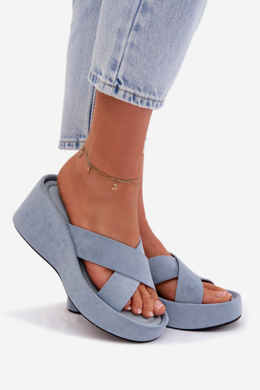 Pantofole da donna Su un cuneoin ecopelle scamosciatau colore blu Calorine