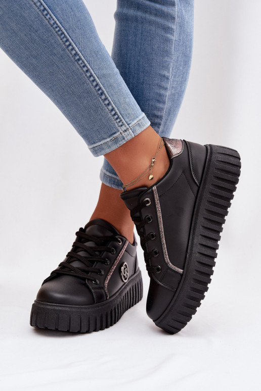 Scarpe modello sneakers Femminile con una piattaforma Con decorazioni Detalem colore nero Iselora
