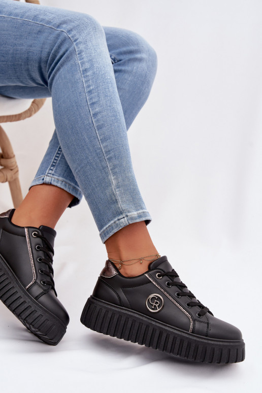 Scarpe modello sneakers Femminile con una piattaforma Con decorazioni Detalem colore nero Iselora