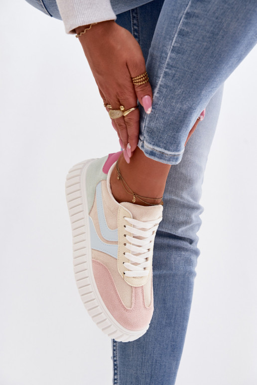 Scarpe modello sneakers Femminile con una piattaformain ecopelle scamosciatau Colori differenti Cadrina