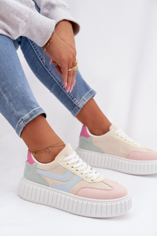 Scarpe modello sneakers Femminile con una piattaformain ecopelle scamosciatau Colori differenti Cadrina