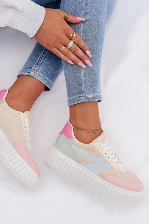 Scarpe modello sneakers Femminile con una piattaformain ecopelle scamosciatau Colori differenti Cadrina