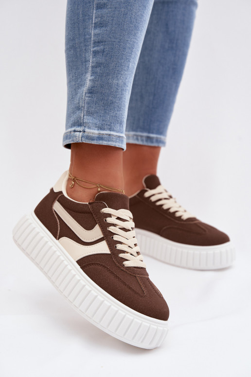 Scarpe modello sneakers Femminile con una piattaformain ecopelle scamosciatau colore marrone Cadrina
