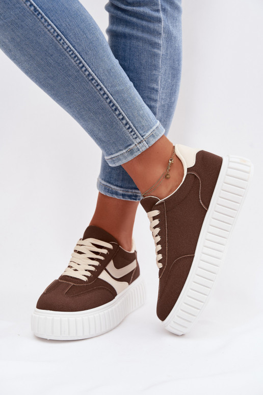 Scarpe modello sneakers Femminile con una piattaformain ecopelle scamosciatau colore marrone Cadrina