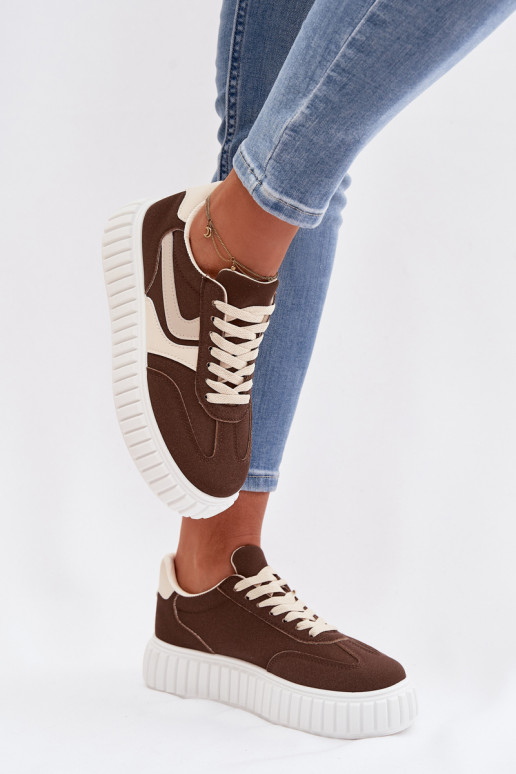 Scarpe modello sneakers Femminile con una piattaformain ecopelle scamosciatau colore marrone Cadrina