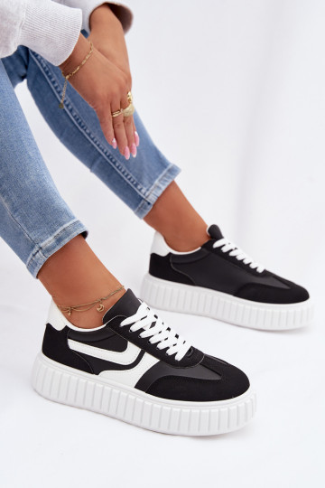Scarpe modello sneakers Femminile con una piattaformain ecopelle scamosciatau colore nero Cadrina