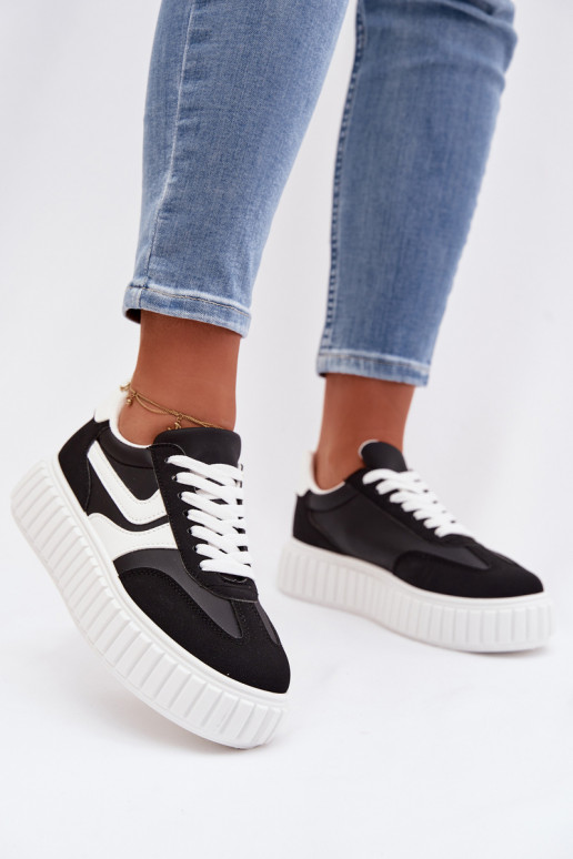 Scarpe modello sneakers Femminile con una piattaformain ecopelle scamosciatau colore nero Cadrina
