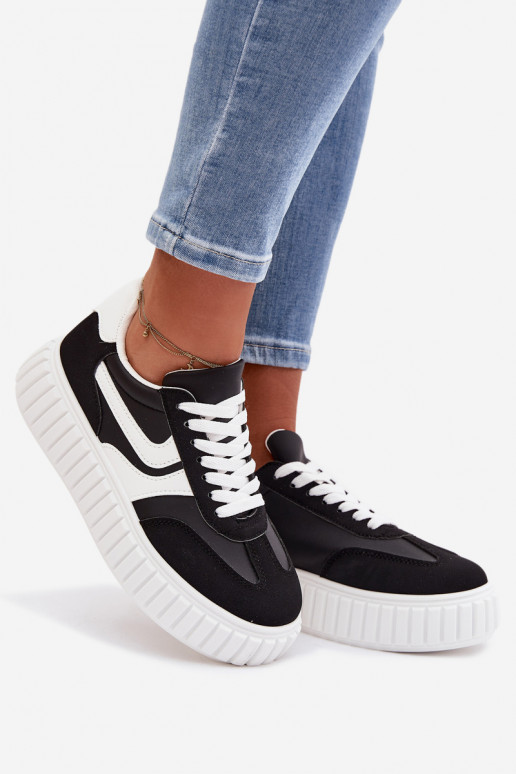 Scarpe modello sneakers Femminile con una piattaformain ecopelle scamosciatau colore nero Cadrina